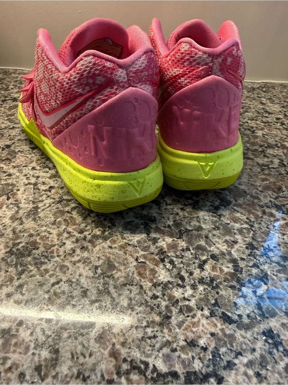 Nike kyrie 5 Patrick star edition (SpongeBob) size 1 youth like new